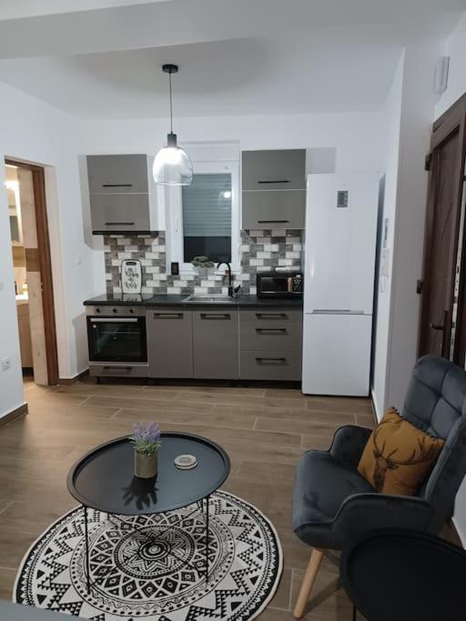 Petite Suite With Backyard. Mytilíni Exteriör bild